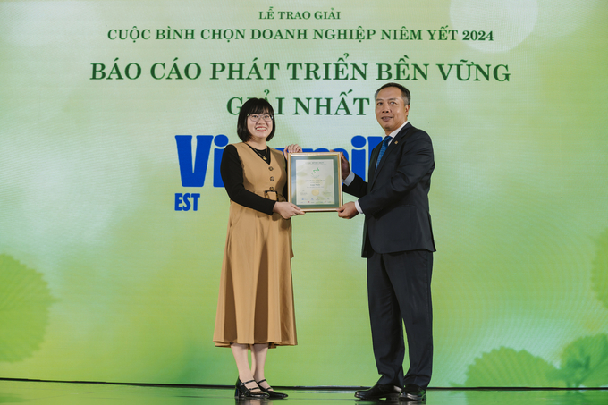 Vinamilk tiếp tục giành Giải nhất Báo cáo phát triển bền vững và kéo dài thành tích 12 năm liên tiếp nằm trong Top 3. Ảnh: Đỗ Hưng.