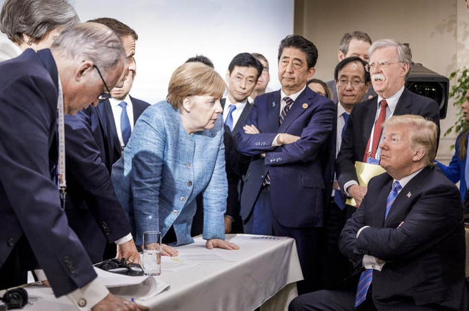 Cựu Thủ tướng Đức Angela Merkel tranh luận với ông Trump tại hội thượng đỉnh G7 hồi năm 2018. Ảnh: AP.