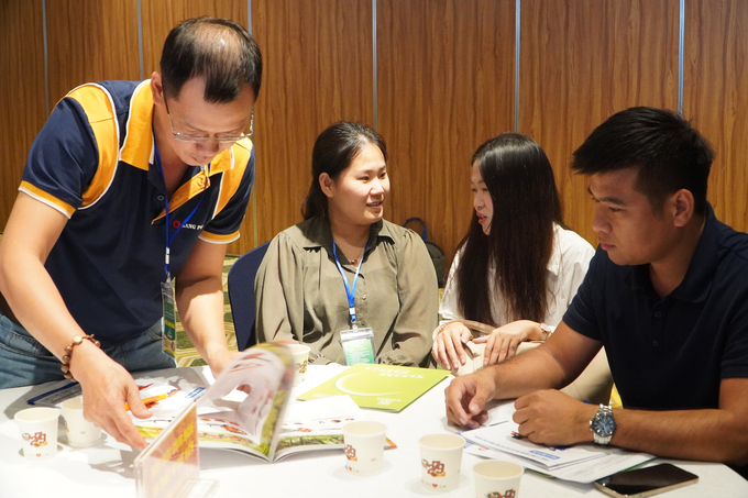 At the conference, a significant number of Vietnamese and Chinese businesses had the opportunity to discuss the potential for trade cooperation in the agriculture, forestry, fisheries, and food sectors. Photo: Phi Yen. 