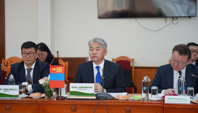 Minister of Agriculture, Food, and Light Industry Jadamba Enkhbayar led the Mongolian delegation at the 19th Session of the Vietnam-Mongolia Intergovernmental Committee. Photo: Linh Linh.