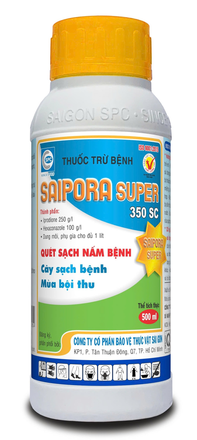 Thuốc trừ sâu Saipora Super 350SC phòng trị hiệu quả bệnh chết cây con dưa hấu của Công ty CP BVTV Sài Gòn - SPC. Ảnh: Minh Tuyên.