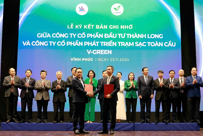 Lãnh đạo UBND tỉnh Vĩnh Phúc và lãnh đạo Tập đoàn Vingroup ký kết Bản ghi nhớ. Ảnh: vinhphuc.gov.vn