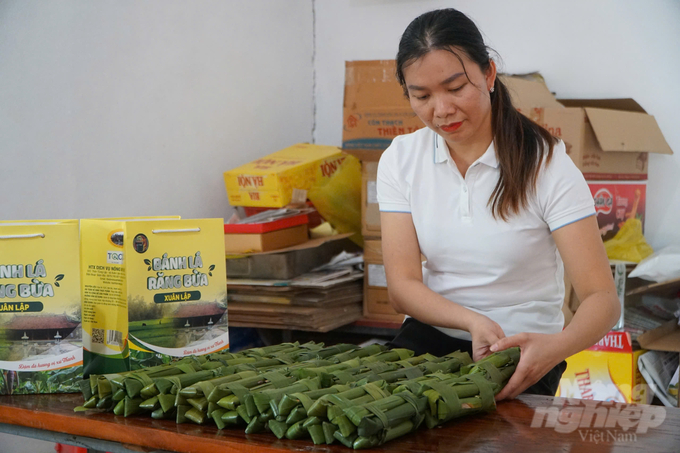 Gia đình chị Đỗ Thị Thương có truyền thống 4 đời làm bánh răng bừa. Ảnh: Quốc Toản.