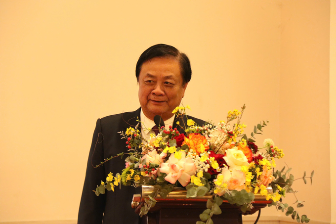 Minister Le Minh Hoan delivering a speech at the signing ceremony.  