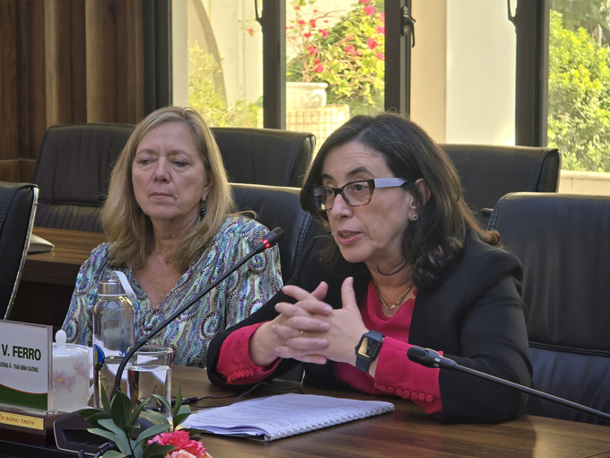 Ms. Manuela V. Ferro, World Bank's Regional Vice President speaking at the meeting. Photo: Linh Linh.