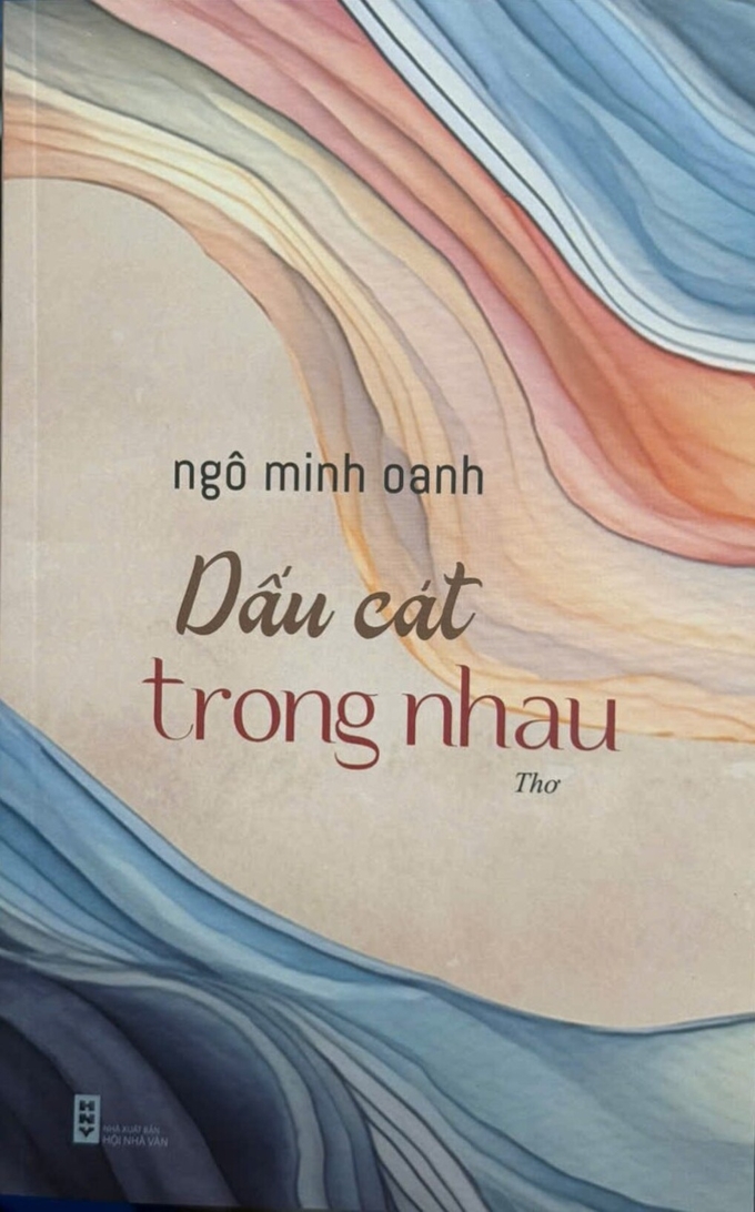 Tập thơ 'Dấu cát trong nhau'.