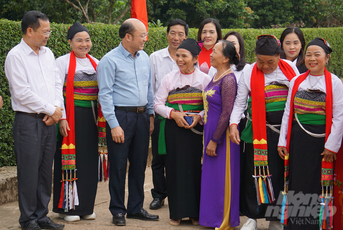 Đoàn công tác Văn phòng Điều phối Chương trình xây dựng nông thôn mới tỉnh Thanh Hóa khảo sát xây dựng nông thôn mới tại huyện Ngọc Lặc. Ảnh: Quốc Toản.