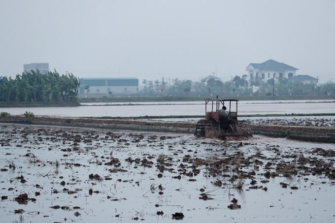 Bộ TN-MT khuyến nghị các Bộ, ngành, địa phương xây dựng kế hoạch khai thác, sử dụng nước đổ ải phù hợp với Kịch bản nguồn nước lưu vực sông Hồng - Thái Bình. Ảnh: EVN.