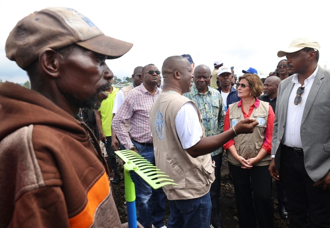 FAO Deputy Director-General Beth Bechdol visits the Rusayo 2 Camp for internally displaced people, Rusayo, Goma, DR Congo.