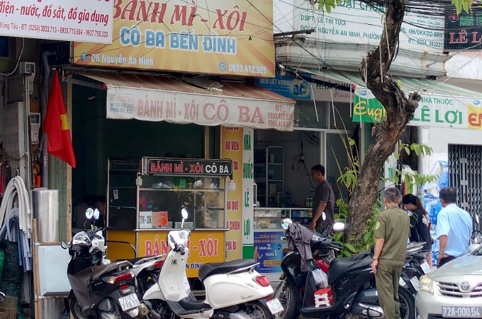 Tiệm bánh mì Cô Ba trên đường Nguyễn An Ninh. Ảnh: Trường Hà.