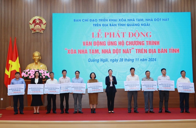 Nhiều cá nhân, tổ chức ủng hộ Chương trình xóa nhà tạm, nhà dột nát trên địa bàn tỉnh Quảng Ngãi. Ảnh: L.K.