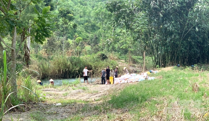 Hạn chế thấp nhất ảnh hưởng tác động đến môi trường và sản xuất của người dân, Công ty cổ phần Kim loại màu Thái Nguyên đang tích cực phối hợp với chính quyền địa phương tại các tỉnh Tuyên Quang, Bắc Kạn khắc phục hậu quả của sự cố.