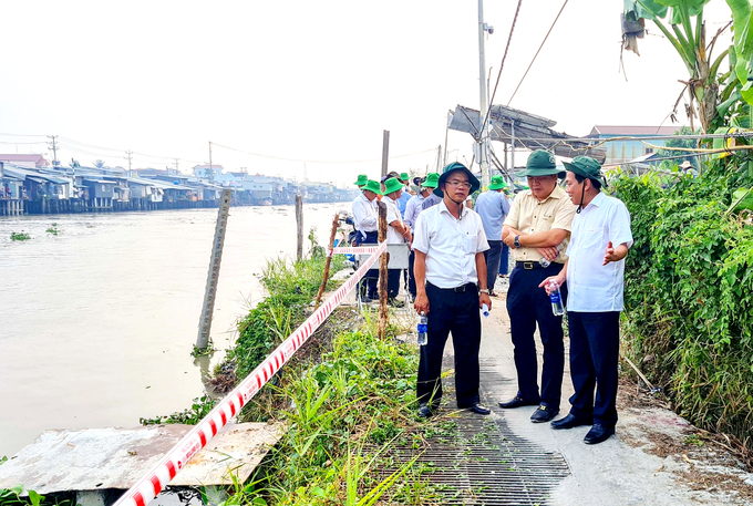 Cần xem xét kết hợp nhiều giải pháp khác nhau như: giải pháp công trình cứng, công trình mềm, giải pháp kết hợp và giải pháp quản lý. Ảnh: Lê Hoàng Vũ. 