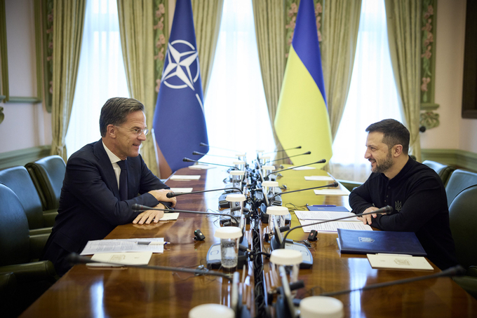 Tổng thư ký NATO Mark Rutte và Tổng thống Ukraine Volodymyr Zelensky trong cuộc họp tại Kiev hôm 3/10. Ảnh: Ukrinform.