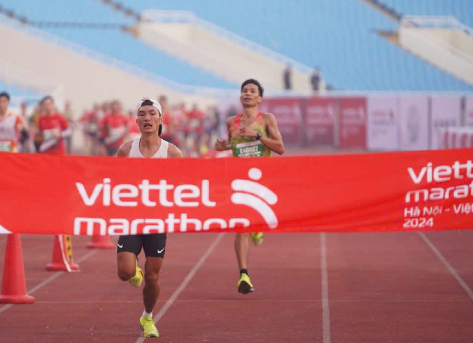 Hoàng Nguyên Thanh chinh phục cự ly marathon - 42km tại giải lần này.