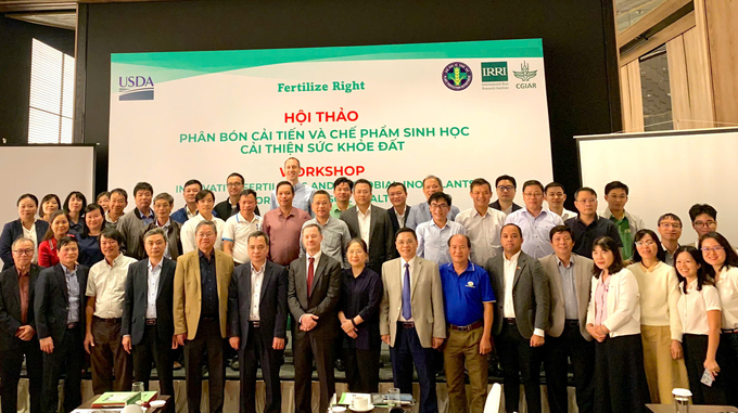 Hội thảo về phân bón cải tiến và chế phẩm sinh học cải thiện sức khỏe đất do Cục Bảo vệ thực vật, Bộ Nông nghiệp Hoa Kỳ và Viện Nghiên cứu Lúa gạo Quốc tế đồng tổ chức. Ảnh: Kiều Chi.