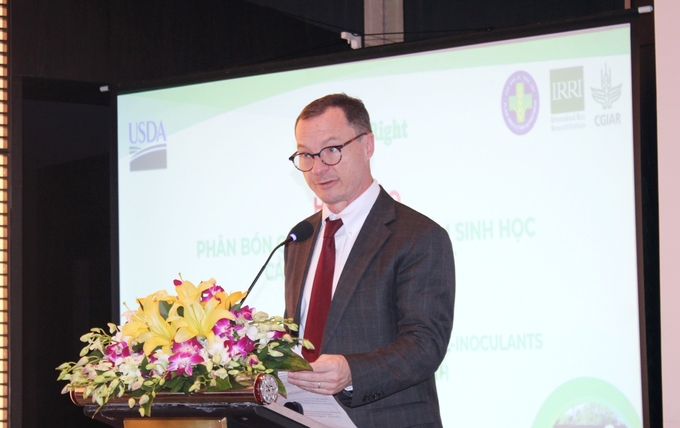 Mr. Ralph Bean, Agricultural Counselor of the United States, Embassy of the United States, made a speech at the workshop. Photo: IRRI.