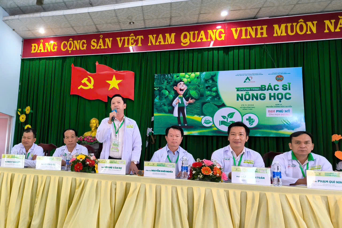 Ban tư vấn 'Bác sĩ nông học' của chương trình là các chuyên gia, nhà khoa học đầu ngành. Ảnh: Đức Trung.