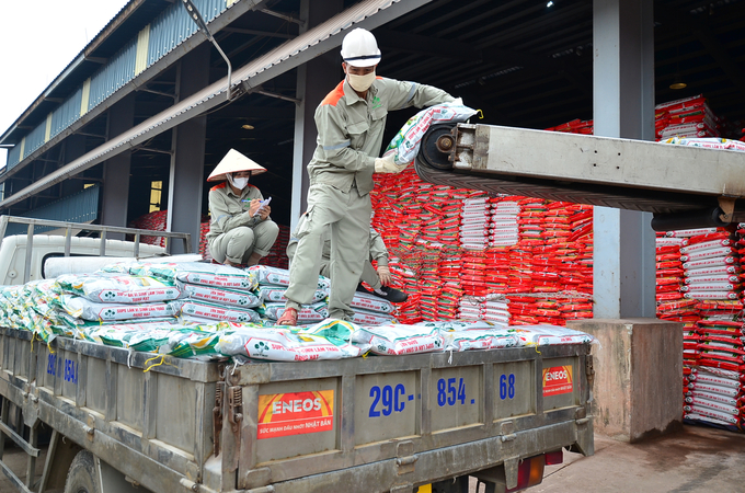 Sản phẩm phân bón Lâm Thao đi muôn nơi. Ảnh: NNVN.