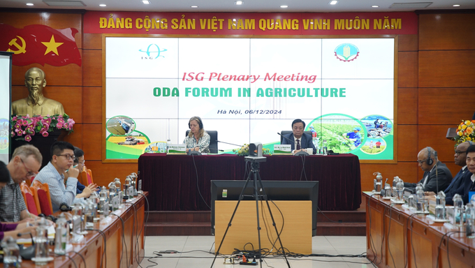 Minister of Agriculture and Rural Development Le Minh Hoan and Ms. Mariam Sherman, Country Director of the World Bank (WB) chaired the Conference. Photo: Linh Linh.