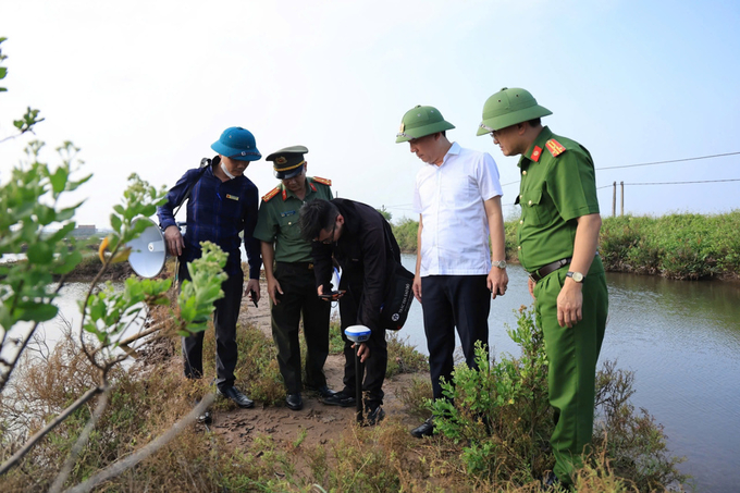 CAT Nam Định tham gia bảo đảm an ninh trật tự quá trình đo đạc đất Cồn Xanh. Ảnh: CAT Nam Định.