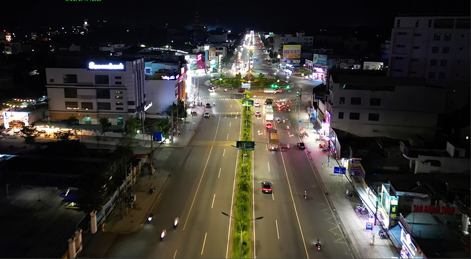 Một góc TP.Đồng Xoài lung linh về đêm. 