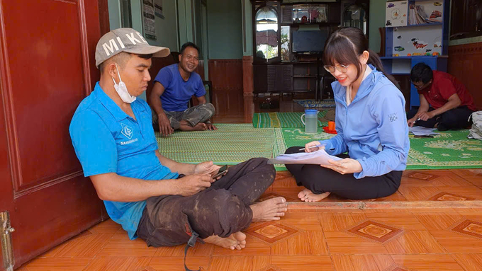 Trung tâm Bảo vệ thực vật miền Trung điều tra, khảo sát tình hình sử dụng thuốc BVTV trong vườn cà phê ở Tây Nguyên. Ảnh: A.T.