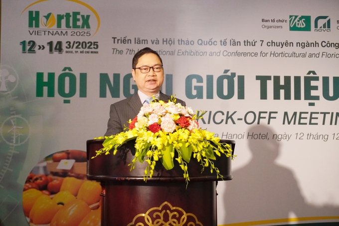 Nguyen Ba Vinh, Director of Minh Vi Exhibition and Advertising Services Company Limited (Veas) introduced that HortEx Vietnam 2025 is expected to gather more than 400 exhibitors from 35 countries and territories worldwide. Photo: Hong Tham.