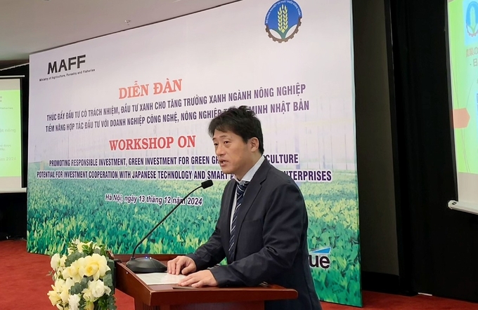 Mr. Sato Fumiaki, Deputy Director of the Export and International Relations Bureau (Ministry of Agriculture, Forestry, and Fisheries of Japan), shared at the workshop. Photo: Kieu Chi. 