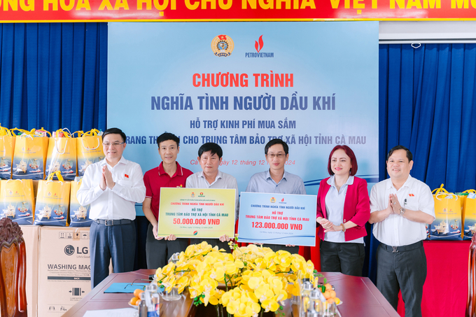 Petrovietnam, CĐ DKVN và PVCFC trao tặng các hỗ trợ cho Trung tâm Bảo trợ xã hội tỉnh Cà Mau.