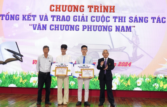 Lễ trao giải cuộc thi 'Văn chương phương Nam' diễn ra sáng 15/12.