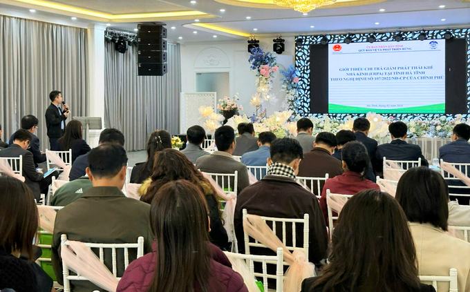 The Ha Tinh Forest Protection and Development Fund conducts training on the steps for disbursing the ERPA funds. Photo: Gia Hung.