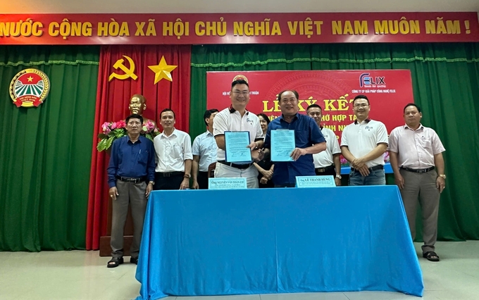 The signing ceremony of the memorandum of cooperation between the Ninh Thuan Farmers' Association and Felix Technology Solutions Joint Stock Company. Photo: TL.