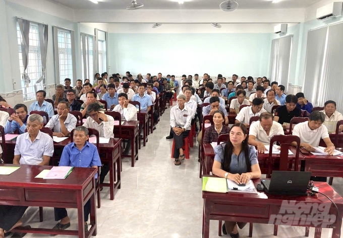 Thông qua các lớp tập huấn, đã giúp hàng trăm nông dân thay đổi tư duy, nâng cao năng lực về kỹ năng lập kế hoạch kinh doanh, xây dựng phương án sản xuất hiệu quả, bền vững. Ảnh: Trung Chánh.