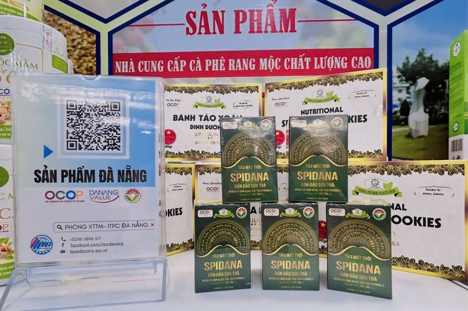 Spirulina products of Viet Sun High-Tech Cooperative have received many prestigious awards as well as achieved 4-star OCOP certification. Photo: A.N.