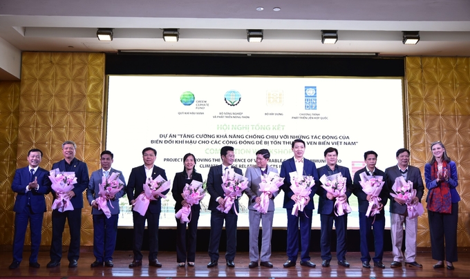 The completion workshop of the project 'Enhancing Resilience to Climate Change Impacts for Vulnerable Coastal Communities in Vietnam' (UNDP/GCF project) took place in Hanoi. Photo: Kieu Chi. 