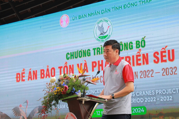 Mr. Pham Thien Nghia, Chairman of the People's Committee of Dong Thap province, delivered a speech at the project announcement ceremony.