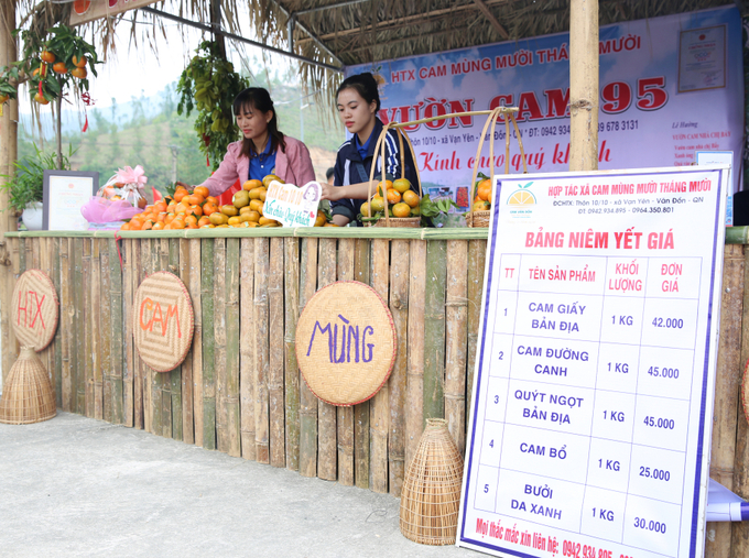 Cam Vân Đồn được niêm yết giá rõ ràng, mang đến sự yên tâm, tin tưởng cho người dân, du khách. Ảnh: Cường Vũ.