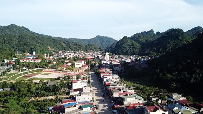 Trung tâm huyện lỵ ngày càng khang trang, hiện đại. Ảnh: Sơn Lâm. 