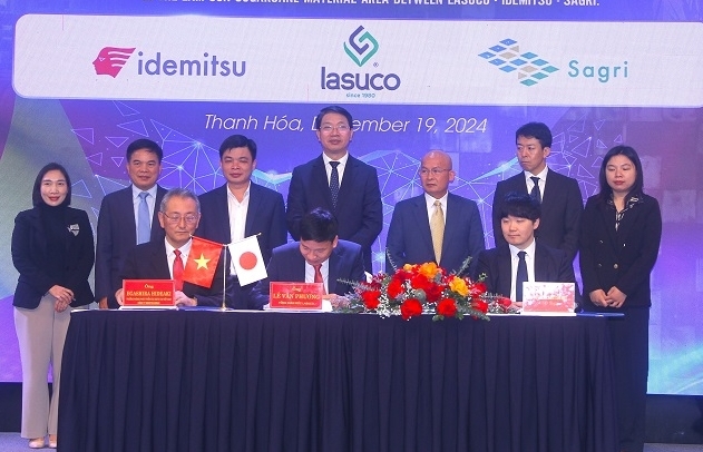 Leaders of Lasuco, Idemitsu Kosan and Sagri signed a contract to implement a project to reduce carbon emissions in Lam Son sugarcane raw material area.