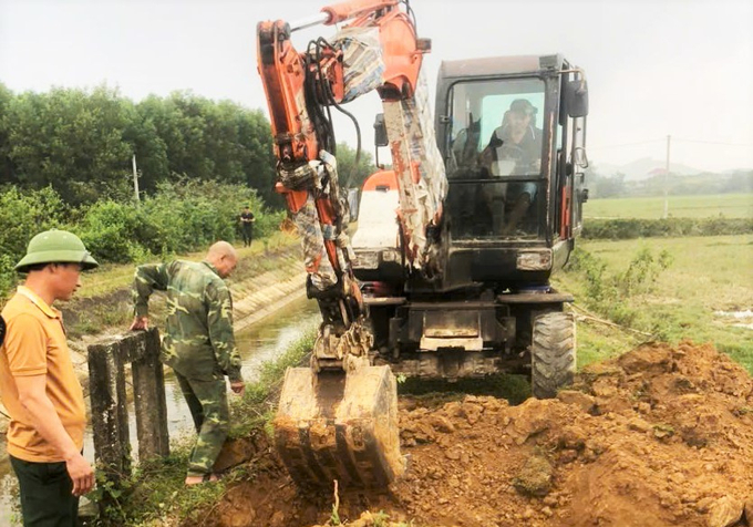 Doanh nghiệp còn gia cố thêm các đoạn kênh bị hư hỏng.