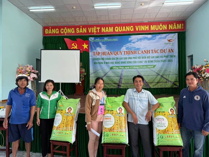 ThaiBinh Seed tập huấn quy trình canh tác lúa giảm phát thải trong Dự án TRVC cho nông dân tại các tỉnh ĐBSCL.