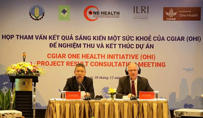 The meeting was co-chaired by Mr. Vu Thanh Liem, Deputy Director of the International Cooperation Department under MARD, and Dr. Fred Unger, ILRI's Regional Representative for Asia. Photo: Linh Linh.