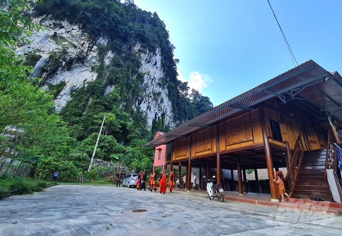 Một ngôi nhà làm du lịch homestay ở thôn Bản Biến. Ảnh: Đào Thanh.