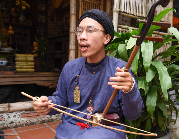 Nghệ nhân Bùi Công Sơn. Ảnh: Dương Đình Tường.