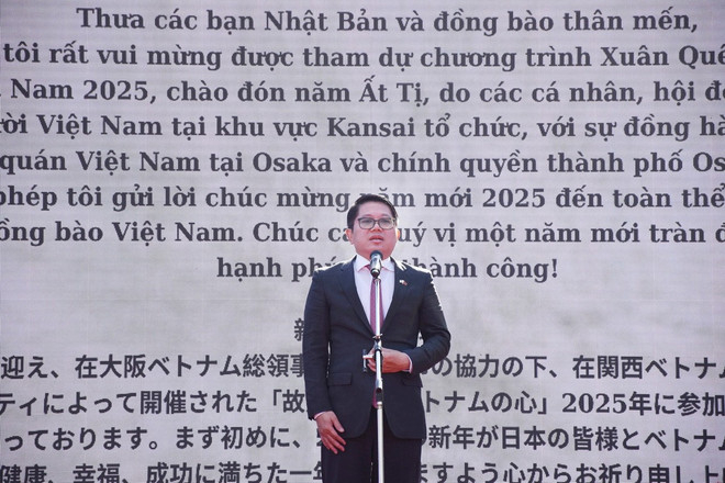 Tổng lãnh sự Việt Nam tại Osaka Ngô Trịnh Hà phát biểu khai mạc Xuân Quê hương 2025 tại Osaka. Ảnh: Nguyễn Tuyến/TTXVN.