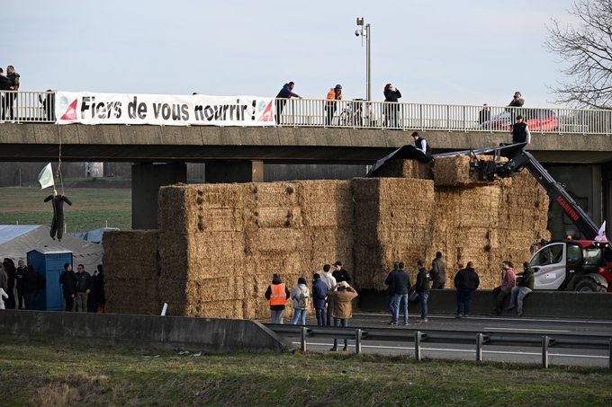 Nông dân Pháp chặn một tuyến cao tốc phía đông Paris hồi đầu năm 2024. Ảnh: Getty.