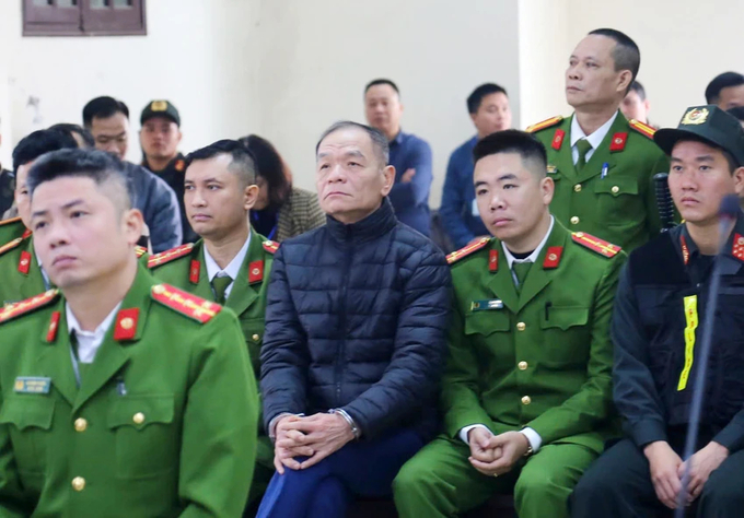 Cựu ĐBQH Lê Thanh Vân: 'Suốt hơn 40 năm qua, bị cáo chưa từng vi phạm, lúc nào cũng 'chung chinh với đất nước'. Ảnh: T.Hưng.