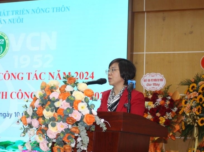 Bà Nguyễn Giang Thu, Phó Vụ trưởng Vụ Khoa học Công nghệ và Môi trường, đánh giá cao nỗ lực của Viện Chăn nuôi trong việc vượt qua thách thức và thực hiện nhiều nghiên cứu có giá trị thực tiễn. Ảnh: Hoài Thơ.