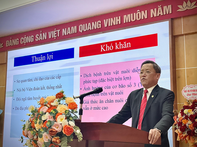 TS. Phạm Công Thiếu, Viện trưởng Viện Chăn nuôi trình bày báo cáo tổng kết tại hội nghị. Ảnh: Hoài Thơ.